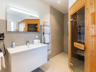 Badezimmer mit Sauna