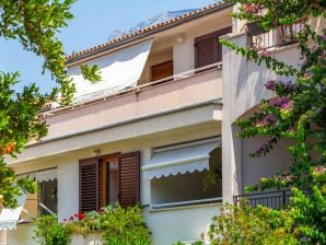 Holiday apartment City center Ana Apartment klein - Makarska - image1