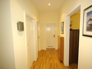 Flur (Richtung Badezimmer)