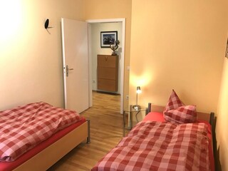 Zweites Schlafzimmer mit 2 Einzelbetten