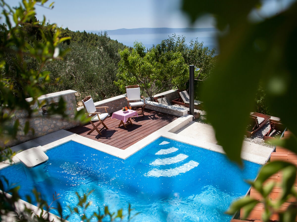 Villa Kety-Pool und Terrasse