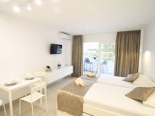 Sleeping/living area