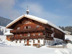 Appartement se trouve dans une ferme typique. - Volée haute - image1