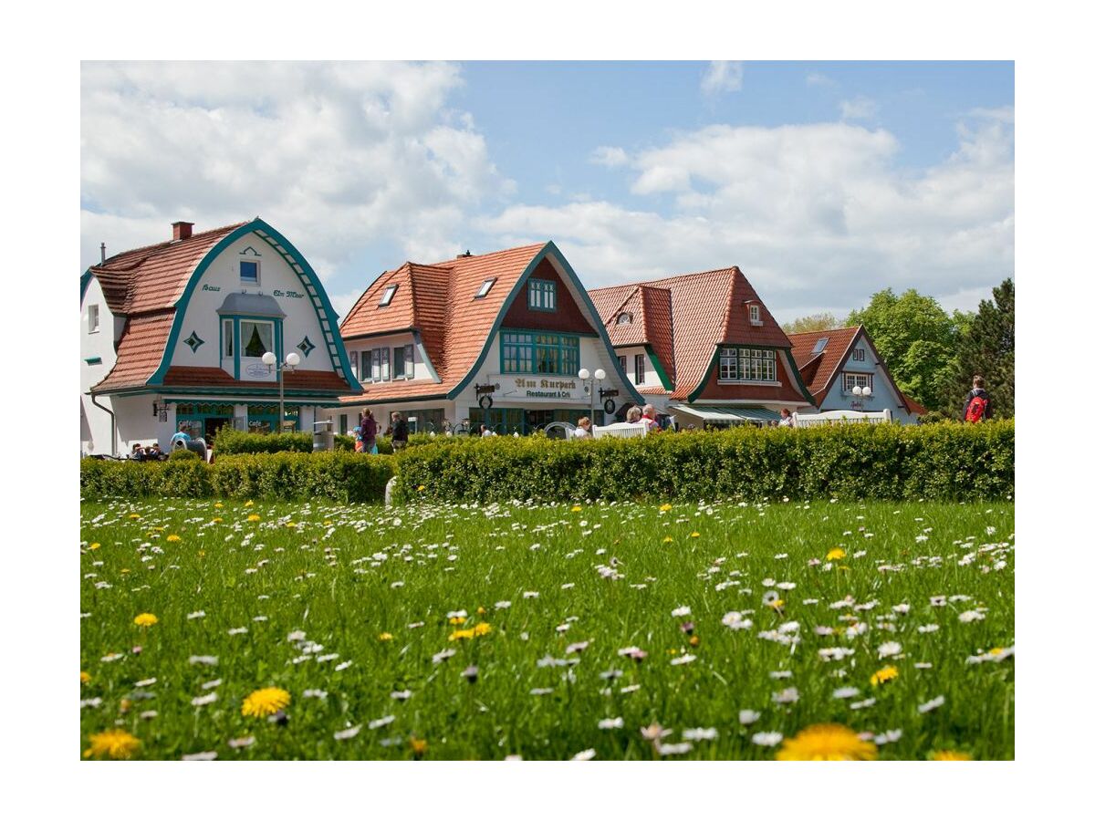 Ostseebad Boltenhagen - Blick auf die Mittelpromenade mit ihren süßen Häuschen