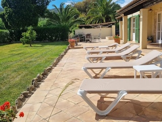 Pretty gardens to enjoy.