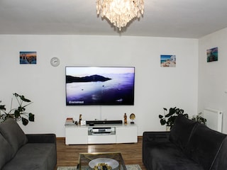 Suite Wohnzimmer mit großen Smart TV