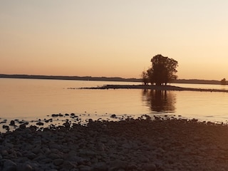Traumhafte Sonnenuntergänge am Chiemseestrand