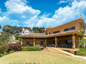 Holiday house Beautiful holiday home with swimming pool - Elviria - image1