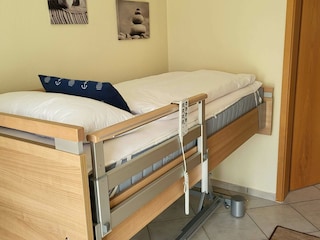 Pflegebett im 2. Schlafzimmer