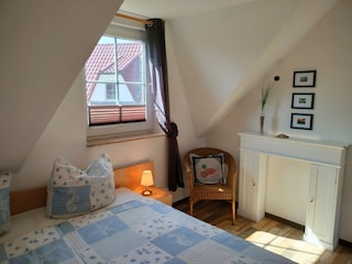 Schlafzimmer mit Doppelbett