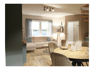 Wohnbereich mit Treppe ins Obergeschoss