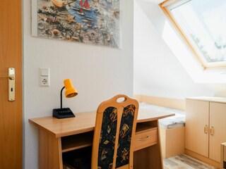 Schlafzimmer mit zwei Einzelbetten