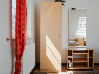Schlafzimmer mit zwei Einzelbetten