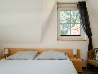 Schlafzimmer mit Doppelbett
