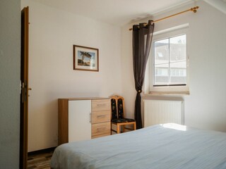 Schlafzimmer mit Doppelbett