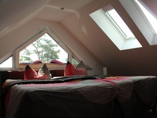 Schlafzimmer mit Doppelbett