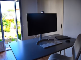 Home office room (incl. screen and keyboard)