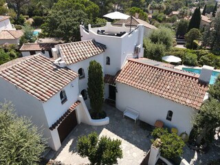 Villa Entrance and Rooftop-Terrasse