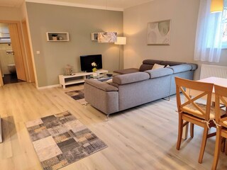 Rundumblick im Wohn- Esszimmer