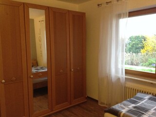 Kleiderschrank im Schlafzimmer