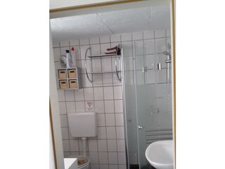 Bad mit bodenebener Dusche
