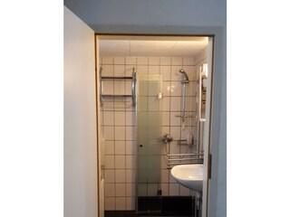 Bodenebenes Bad mit Dusche