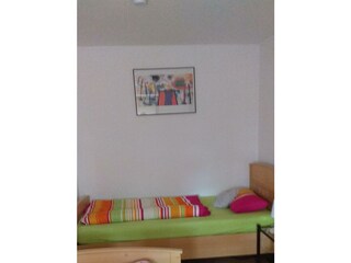 2. Schlafzimmer mit Einzelbetten