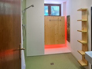 Das separate DuschBad im Erdgeschoss