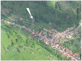 Luftbild mit Ferienhaus am Park in Rumbach