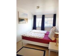 Schlafzimmer mit Doppelbett