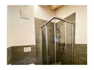 Badezimmer Dusche und WC