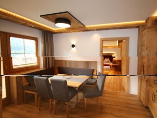 3. Wohnraum mit Blick zum Schalfzimmer 1