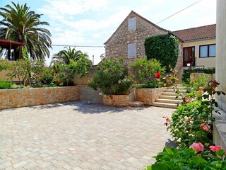 Holiday house Vrboska Features 12