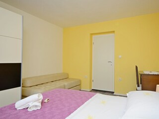 Holiday house Vrboska Features 12