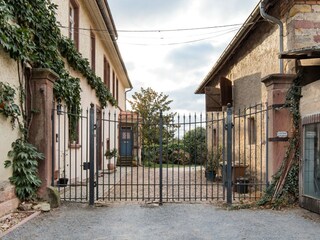 Hoftor zwischen Herrenhaus und Altem Pferdestall