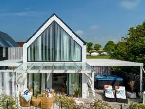 Maison de vacances Maison avec une terrasse et un bain à remous - Dziwnowek - image1