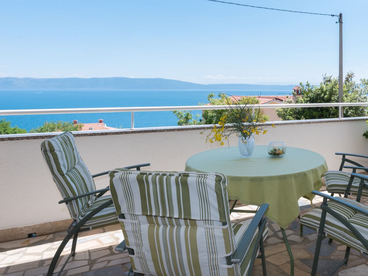 angenehme Terrasse mit Meerblick