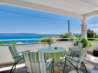 angenehme Terrasse mit Meerblick