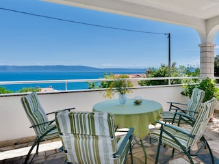 angenehme Terrasse mit Meerblick