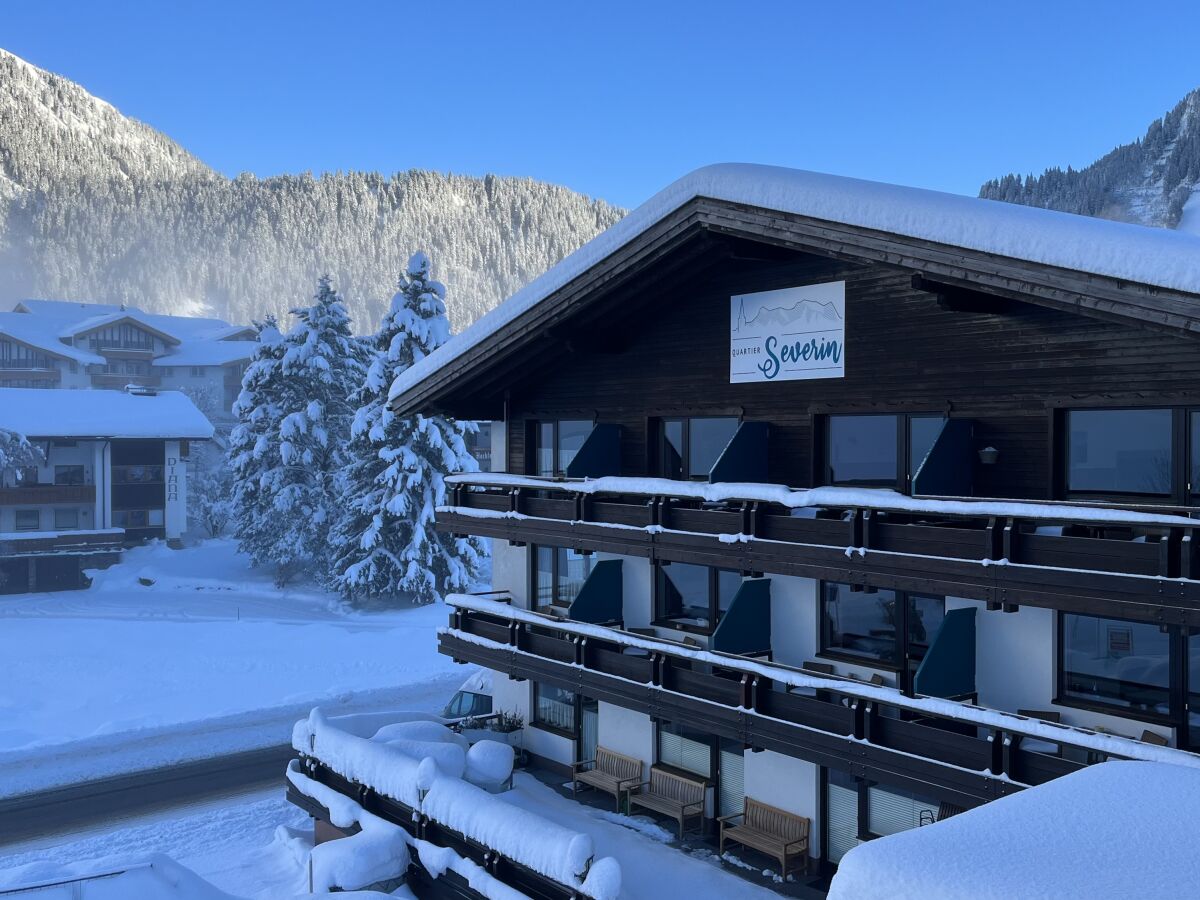 benachbartes Haupthaus Quartier Severin im Winter