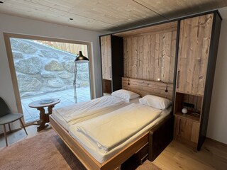 Wohnzimmer mit Flexinno Doppelbett ausklappbar