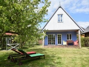 Idyllisches Ferienhaus mit Terrasse in Mecklenburg - Teßmannsdorf - image1