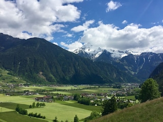 Im Hintergrund Mayrhofen und die Ahornspitze