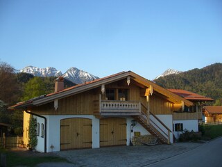 die hintere Seite  am Weg