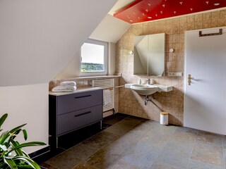 großes Badezimmer