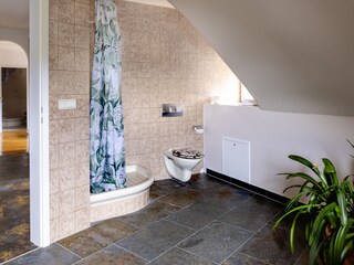 großes Badezimmer