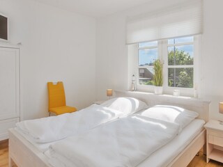 2.Schlafzimmer mit Doppelbett