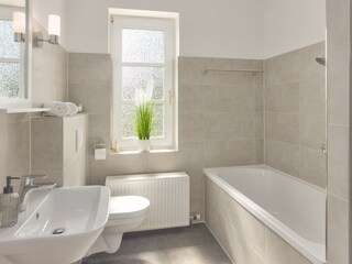 Badezimmer mit Wanne
