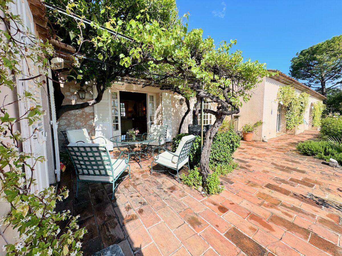 Terrace at the other side of the entrance