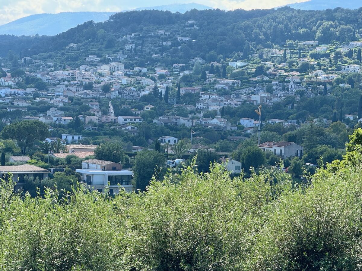 The view to La-Cole-sur-Loup